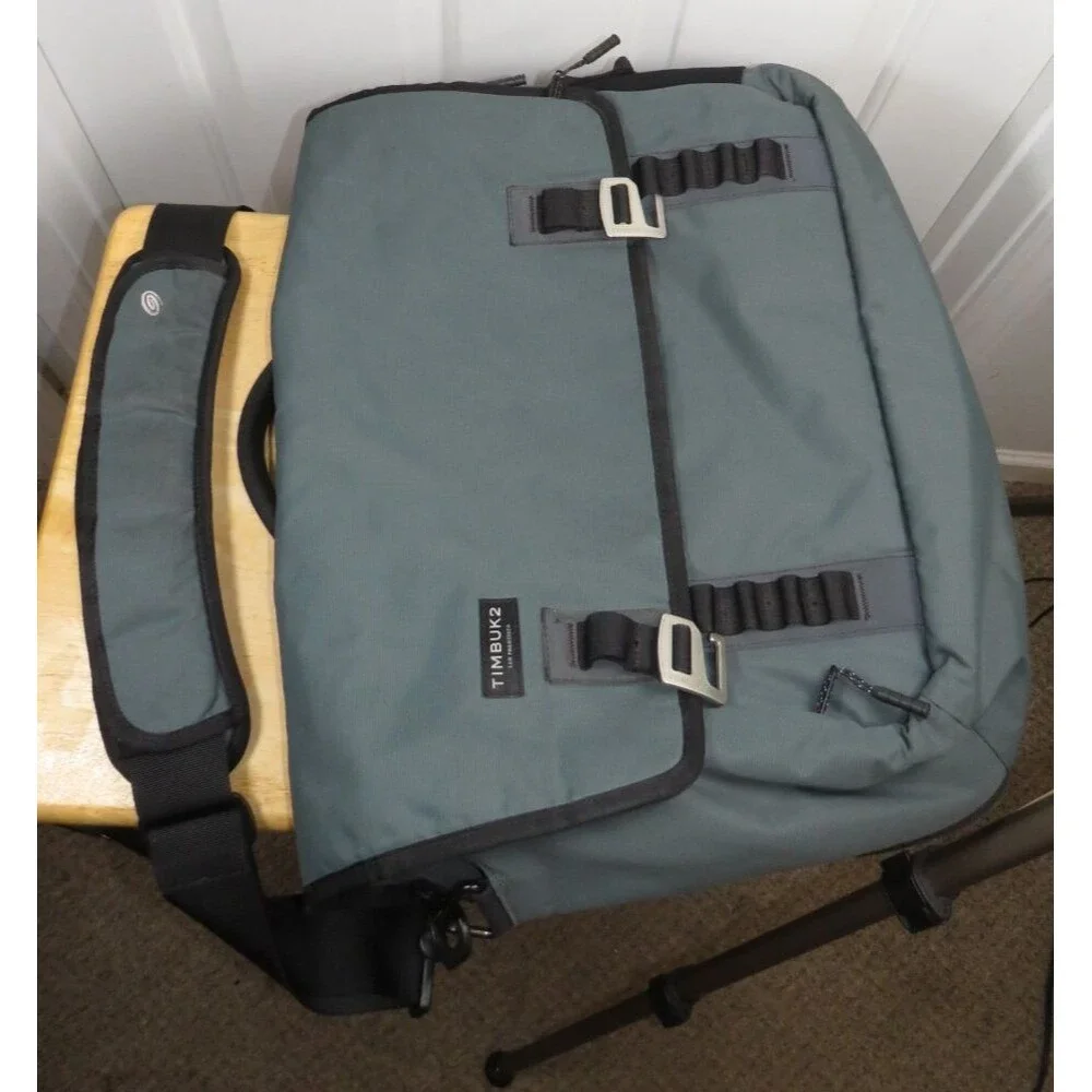 Timbuk2 Command Messenger Laptop Bag Gray/Black Crossbody Strap Large